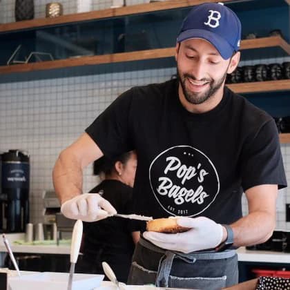 Atmosphere at Pop's Bagels